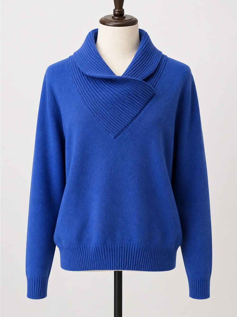 Vtg. Pringle of Scotland Cobalt Blue Lambswool Sweater-Size M/L 22.5” Pit to Pit